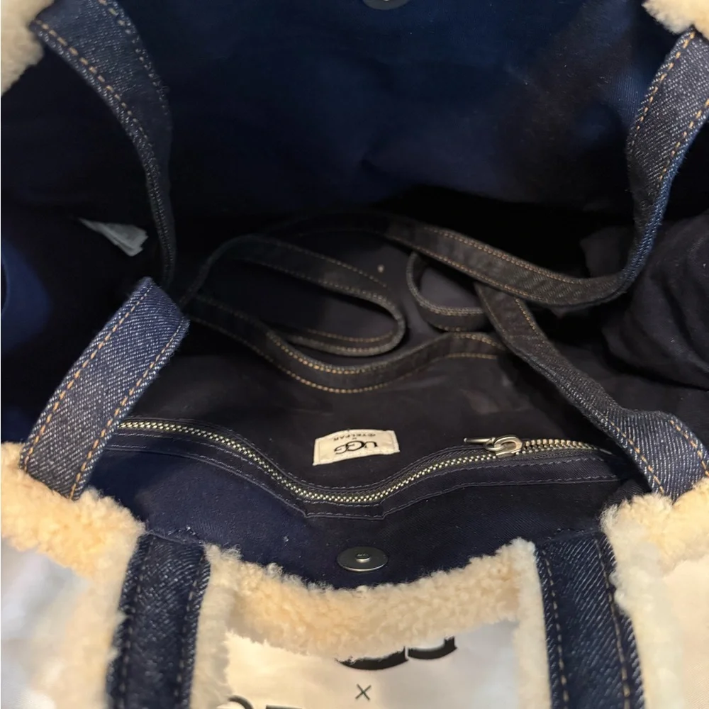 Telfar/UGG collab medium Blue and White Tote Bag - Picture 2 of 4